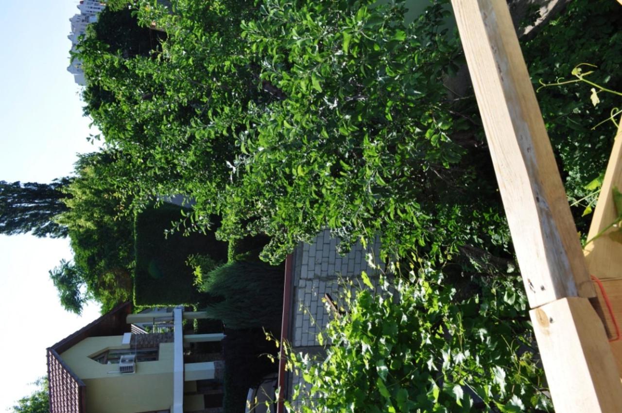 Dacha V Arkadii Hotel Odesa Exterior photo